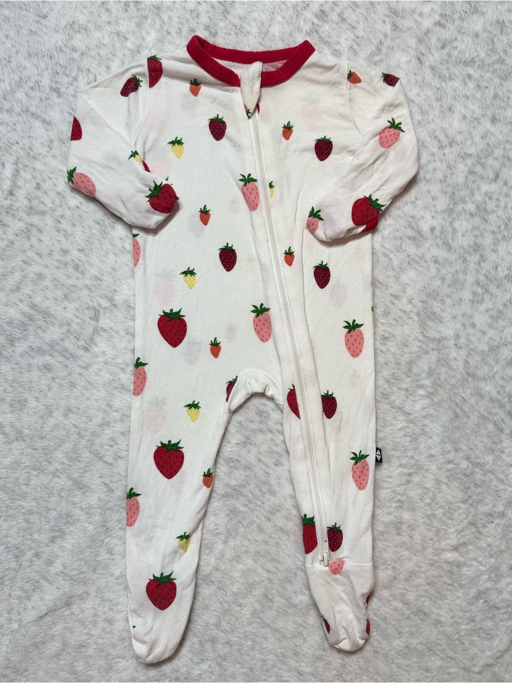 Kyte Baby Strawberry Bamboo Footie Sleeper 0-3M Baby Girl Cream Red Pink Fruit